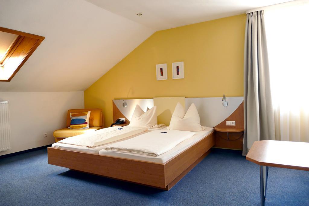 Hasi'S Hotel Grafing bei Muenchen Экстерьер фото